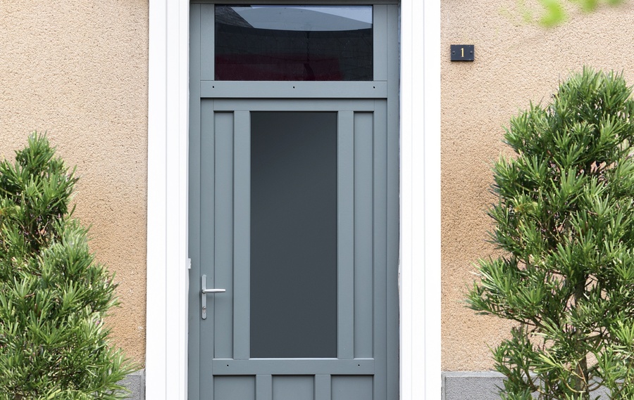 Notre gamme de porte d'entrée en BOIS CLASSIQUE et CREATIVE CONTEMPORAINE à LE MANS